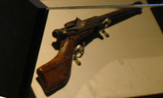 Foreign revolver - 01