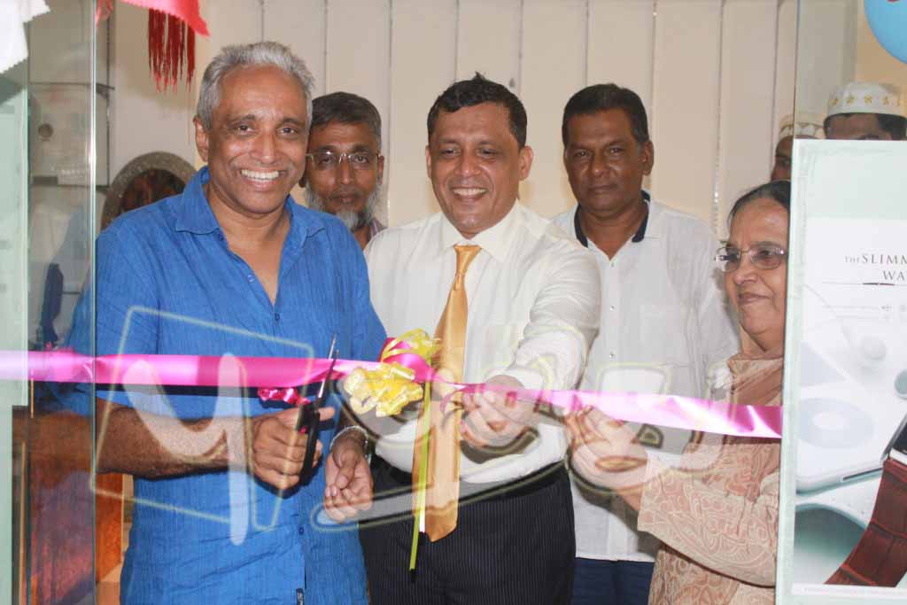 அவுஸ்ரேலியன் எக்ஸ்பிரஸ் நிறுவனம் சாய்ந்தமருதில் திறந்து வைக்கப்பட்டது