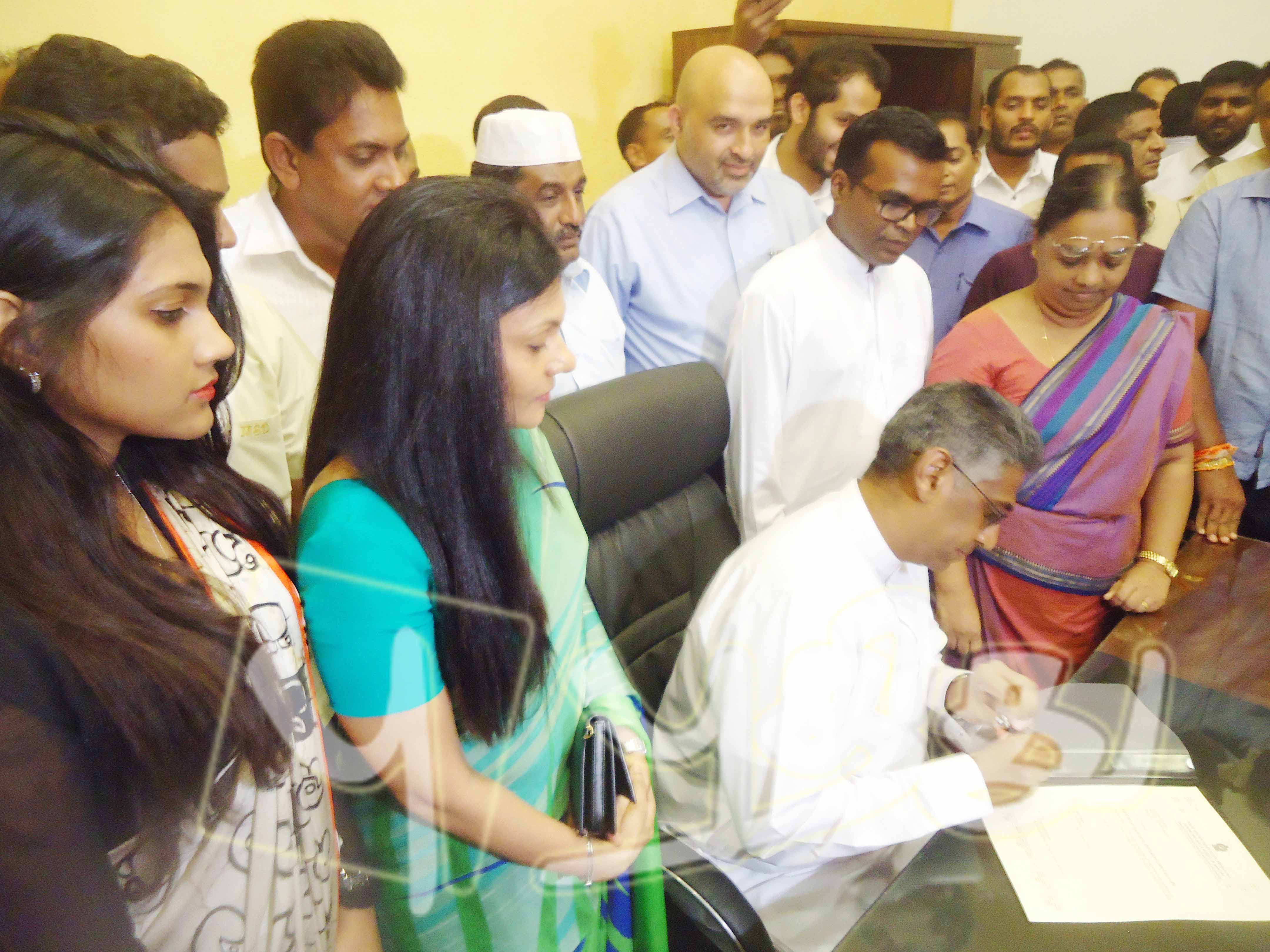 13ஆவது திருத்தச் சட்டத்தினை அமுல்படுத்துவதிலுள்ள சிக்கல்கள் குறித்து ஆராயவுள்ளதாக, அமைச்சர் பைசர் முஸ்தபா தெரிவிப்பு