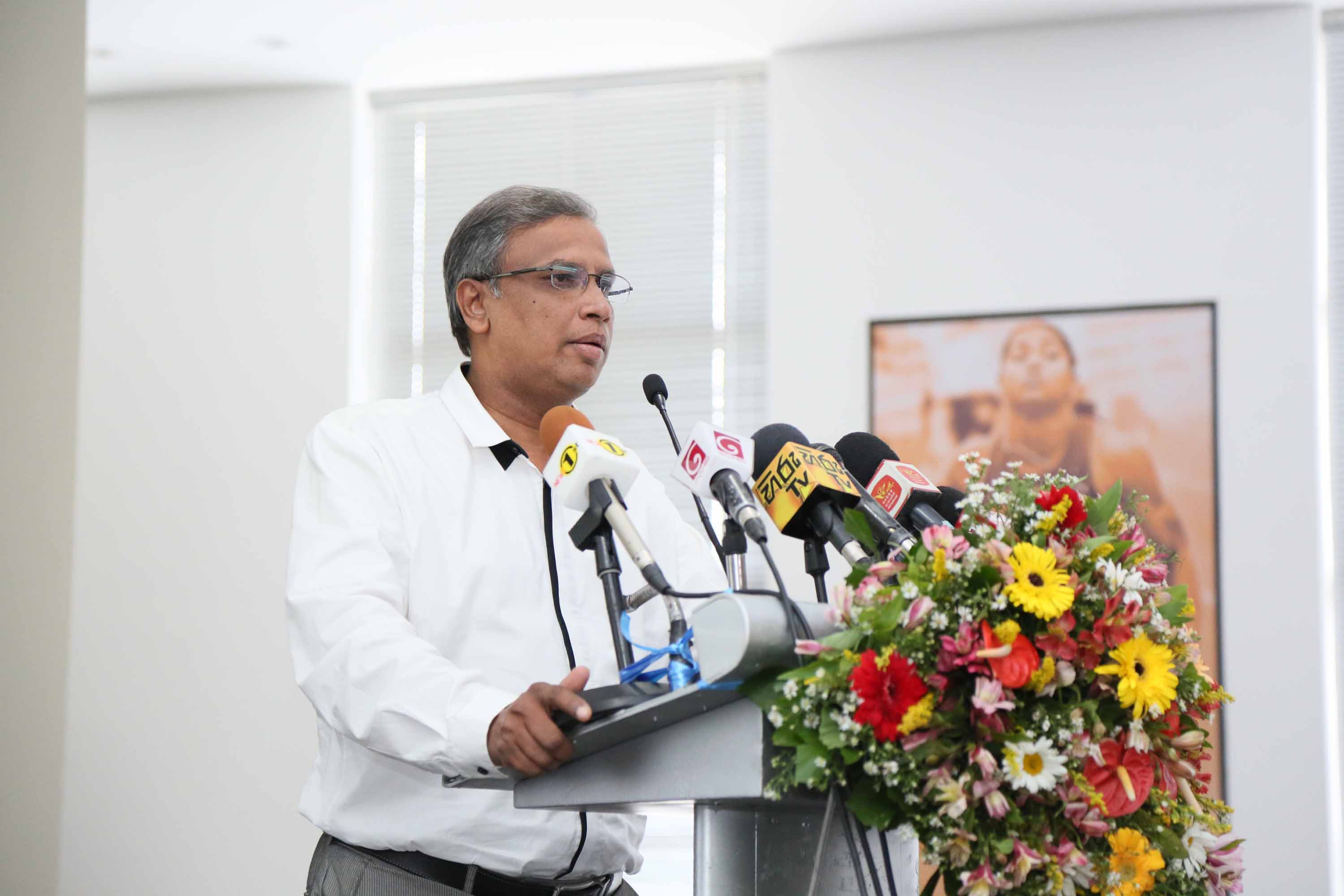 கதவைத் தட்டும் ஹில்மி அஹமட்; காசு பெறாத சுமந்திரன்