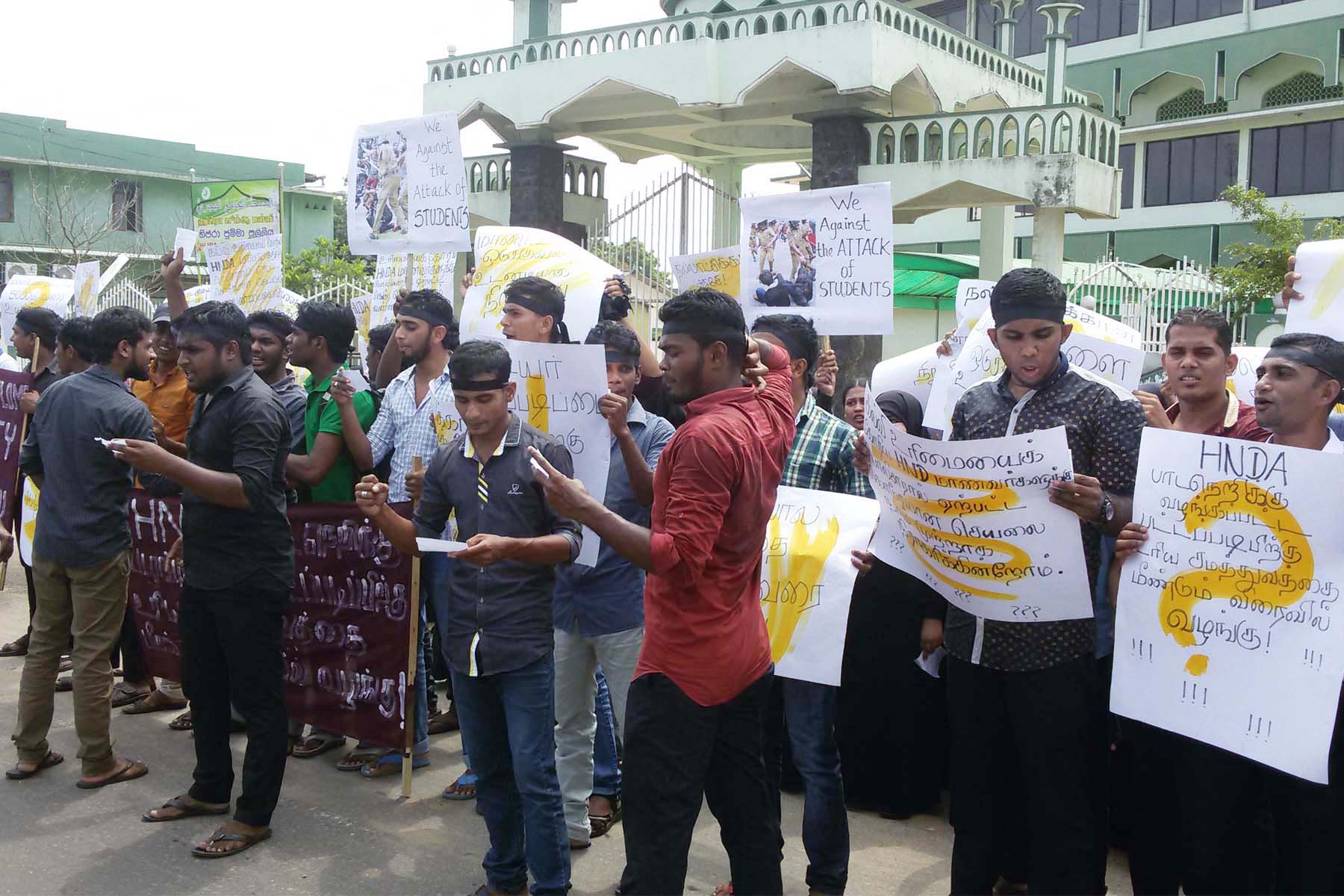 சம்மாந்துறையில் கவன ஈர்ப்பு நடவடிக்கை