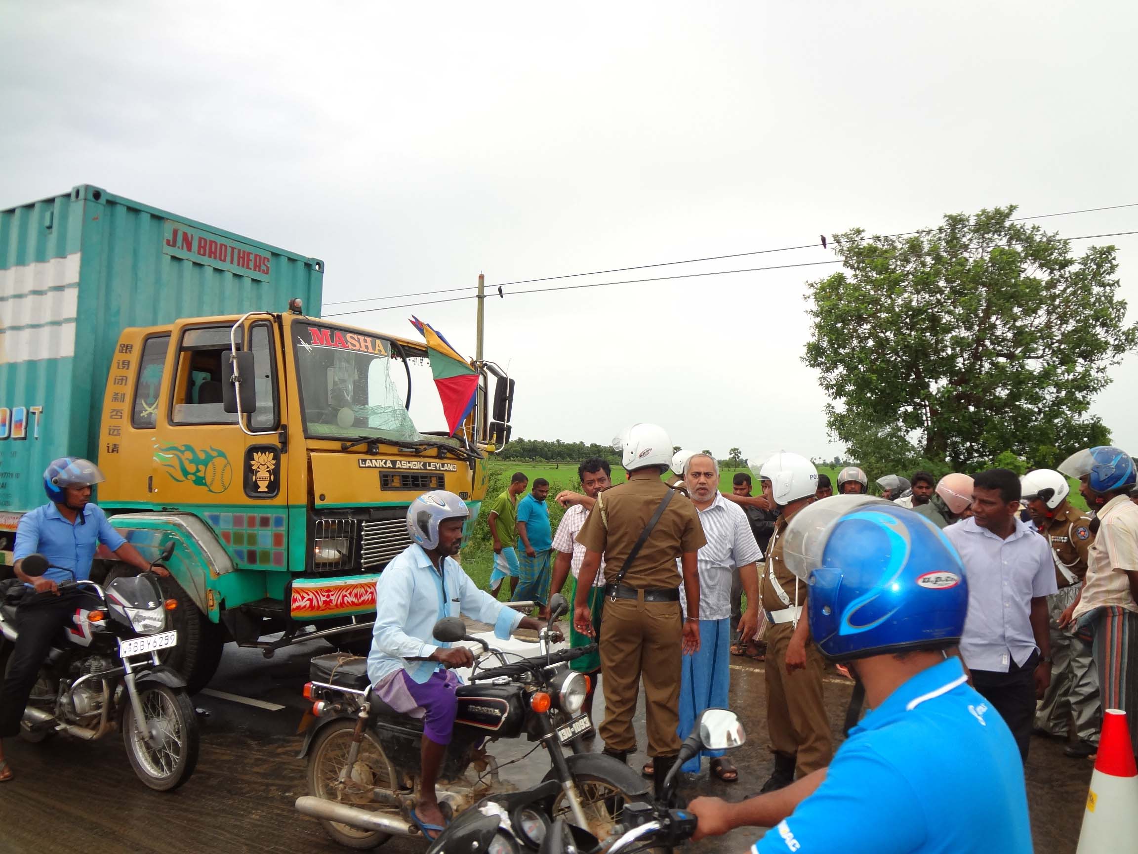 மாட்டு வண்டியில் பயணித்தவர், கனரக வாகனம் மோதி பலி; சம்மாந்துறையில் பரிதாபம்