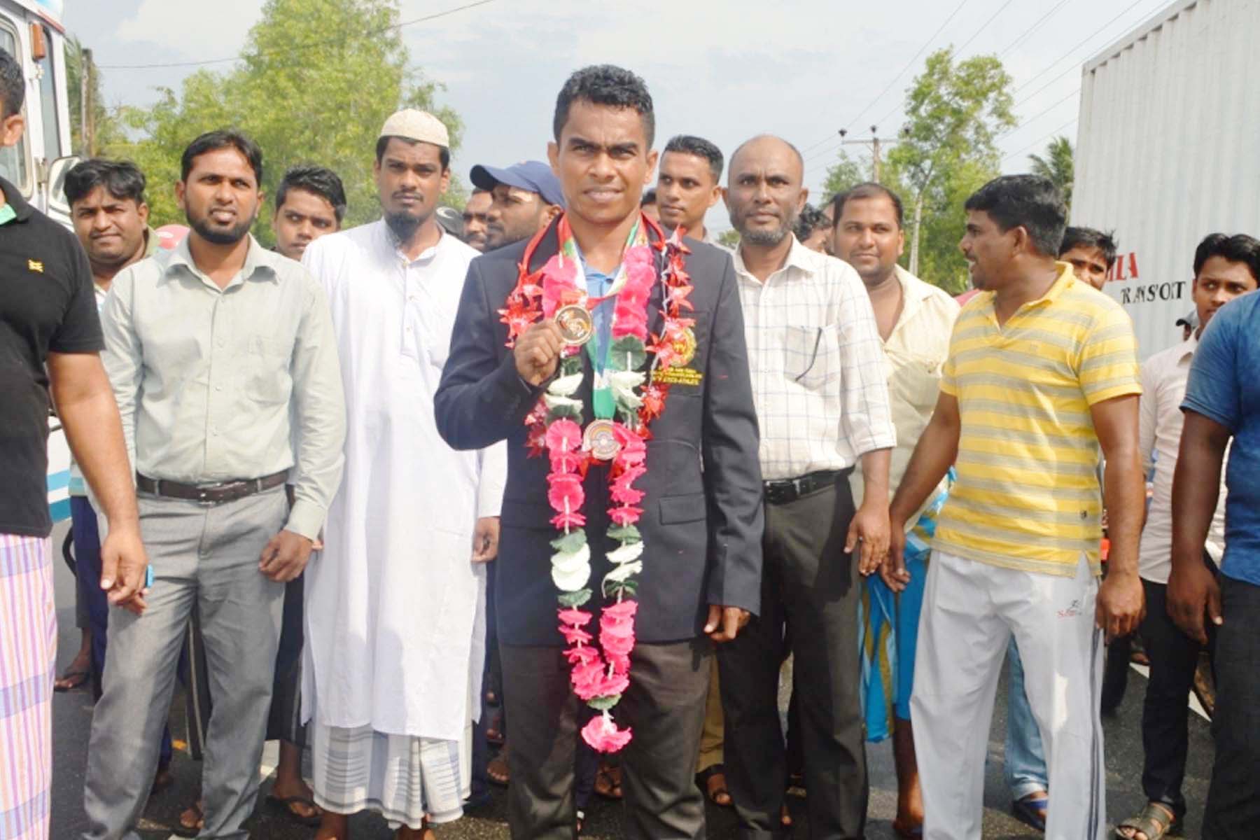 தங்க வீரனுக்கு, சொந்த ஊரில் வரவேற்பு