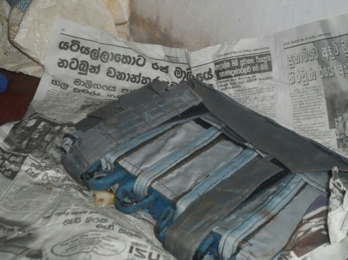 தற்கொலை அங்கி மீட்பு; சந்தேக நபர் தலை மறைவு