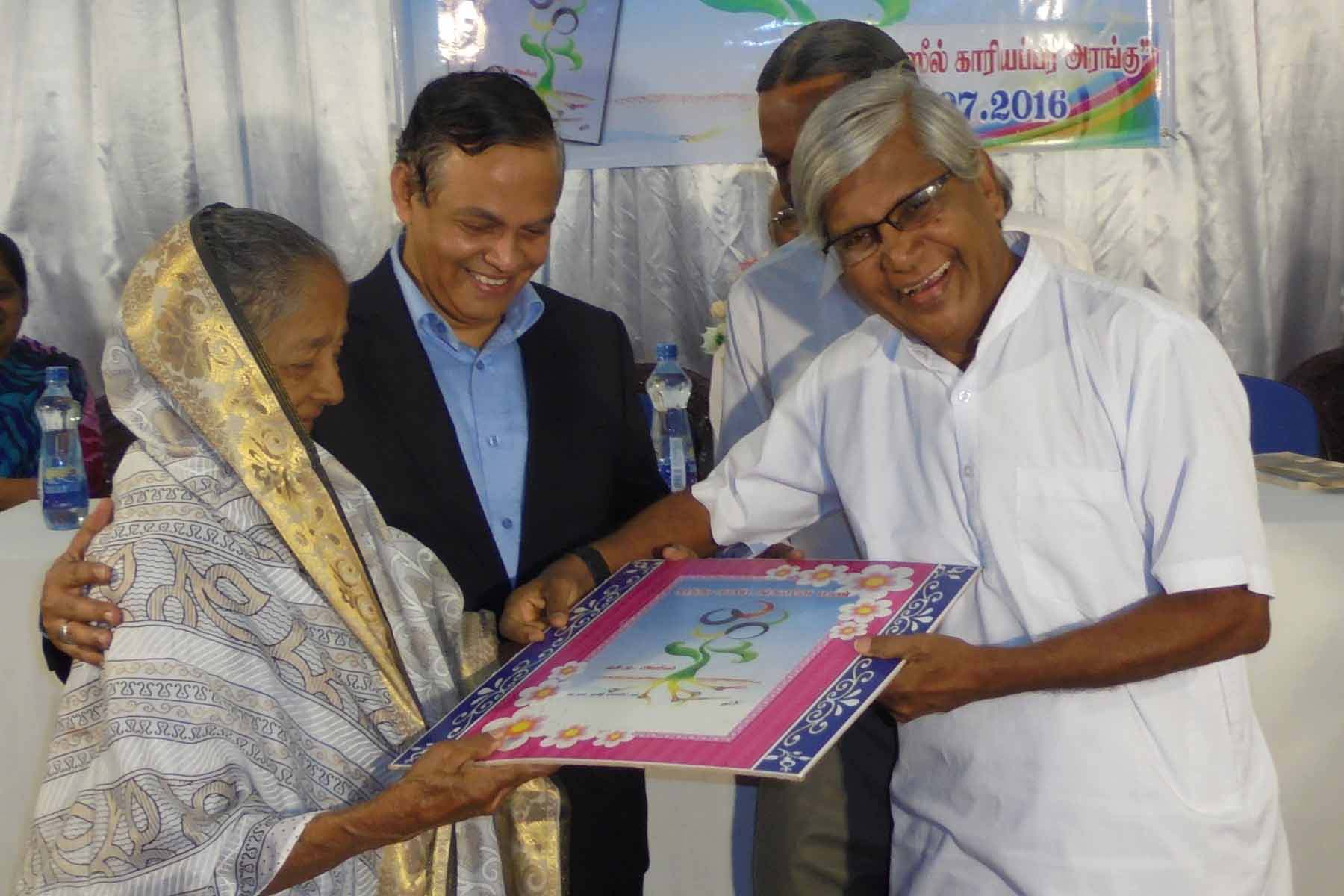 ஐந்து கண்டங்களின் மண்; சாய்ந்தமருதில் வெளியீடு