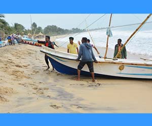 அறுகம்பே: கரையேற முடியாதவர்களின் கதை