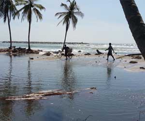 ஒலுவில்: காணாமல் போகும் கிராமம்