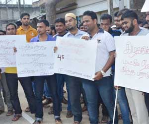 வேலையில்லா பட்டதாரிகள்: ஒப்பனையற்றவர்களின் கண்ணீர் கதை