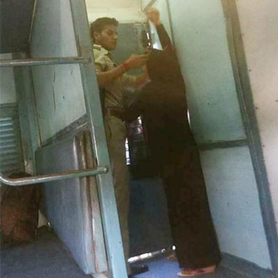 நோன்பு நோற்ற நிலையில் பெண் வன்புணர்வு; ரயிலில் நடந்த கொடூரம்