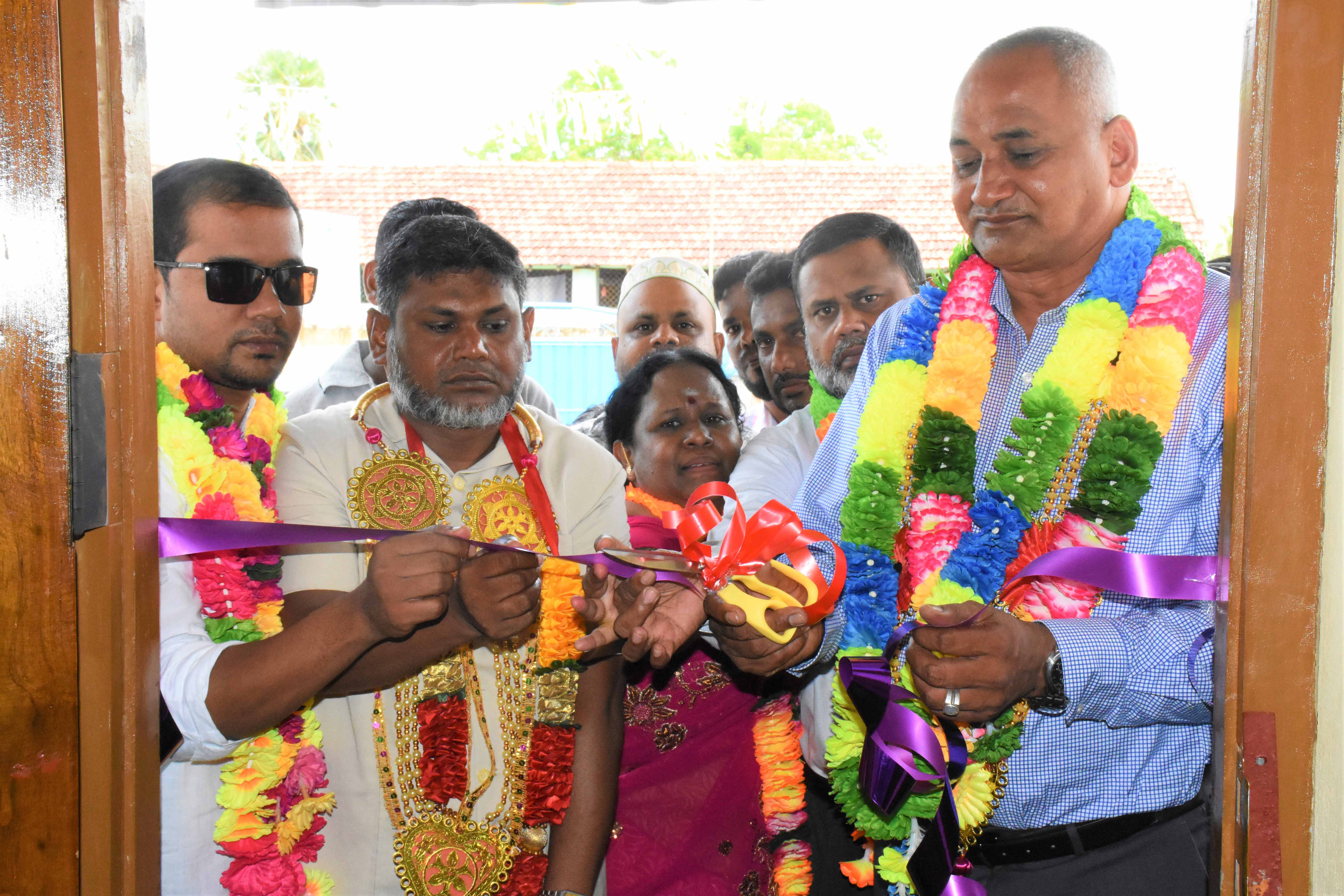 மூதூர், தோப்பூர் பிரதேசங்களில், சுகாதார நிலையம், மத்திய மருந்தகம் ஆகியவை திறந்து வைப்பு