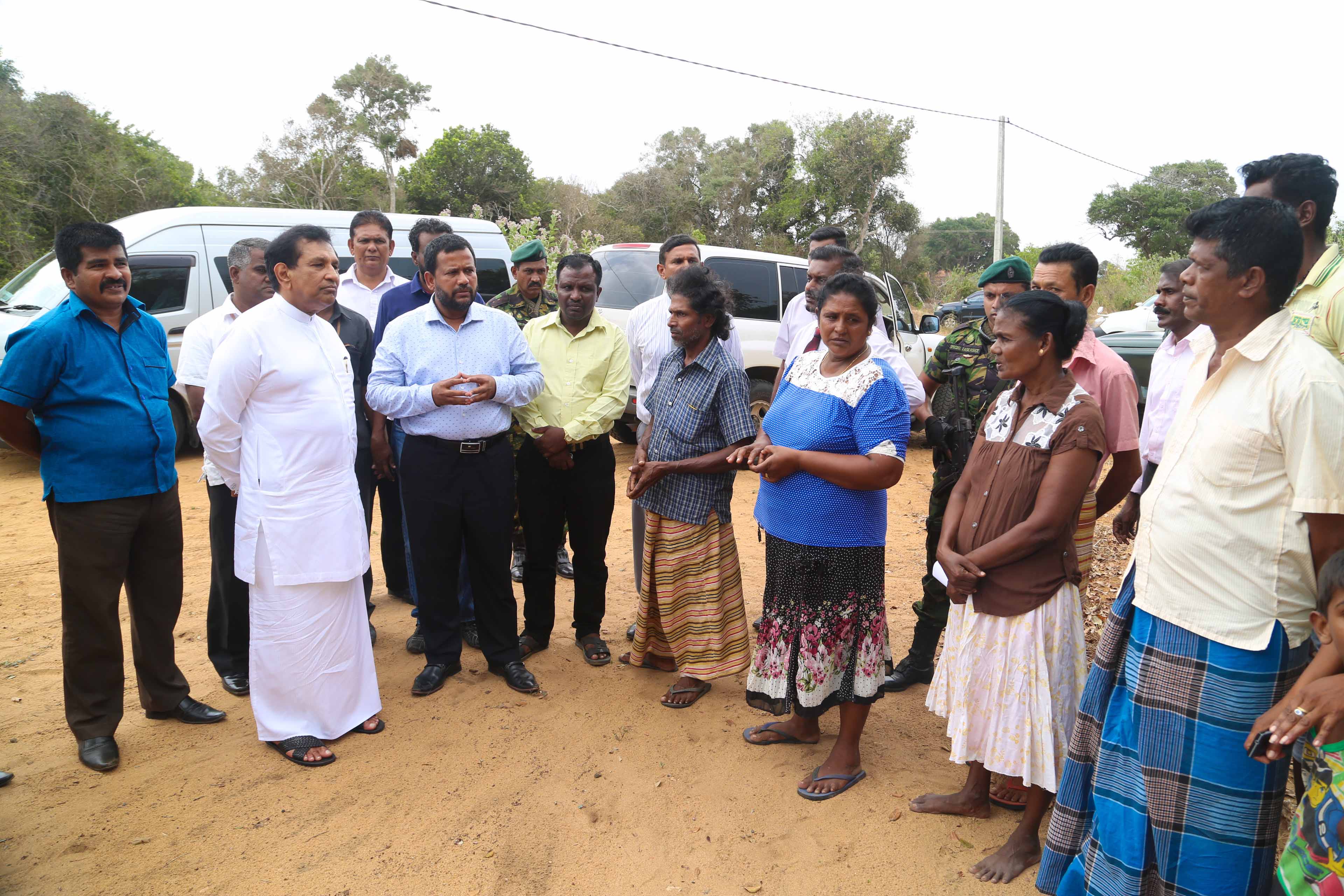 அமைச்சர் றிசாட்தான் எமக்கு அனைத்தையும் செய்து தருகிறார்; ராஜிதவிடம் நெகிழ்ந்த சிங்கள மக்கள்