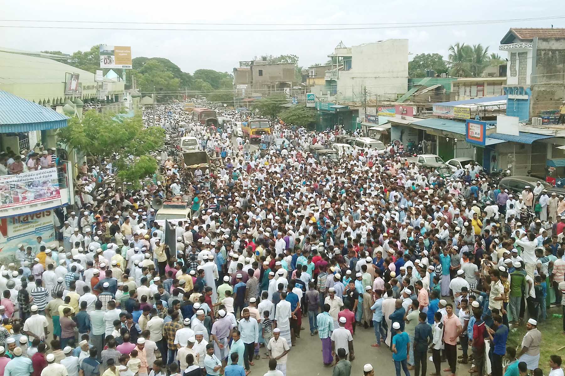மியன்மார் முஸ்லிம்கள் மீதான தாக்குதலை கண்டித்து, சம்மாந்துறையில் பாரிய ஆர்ப்பாட்டம்