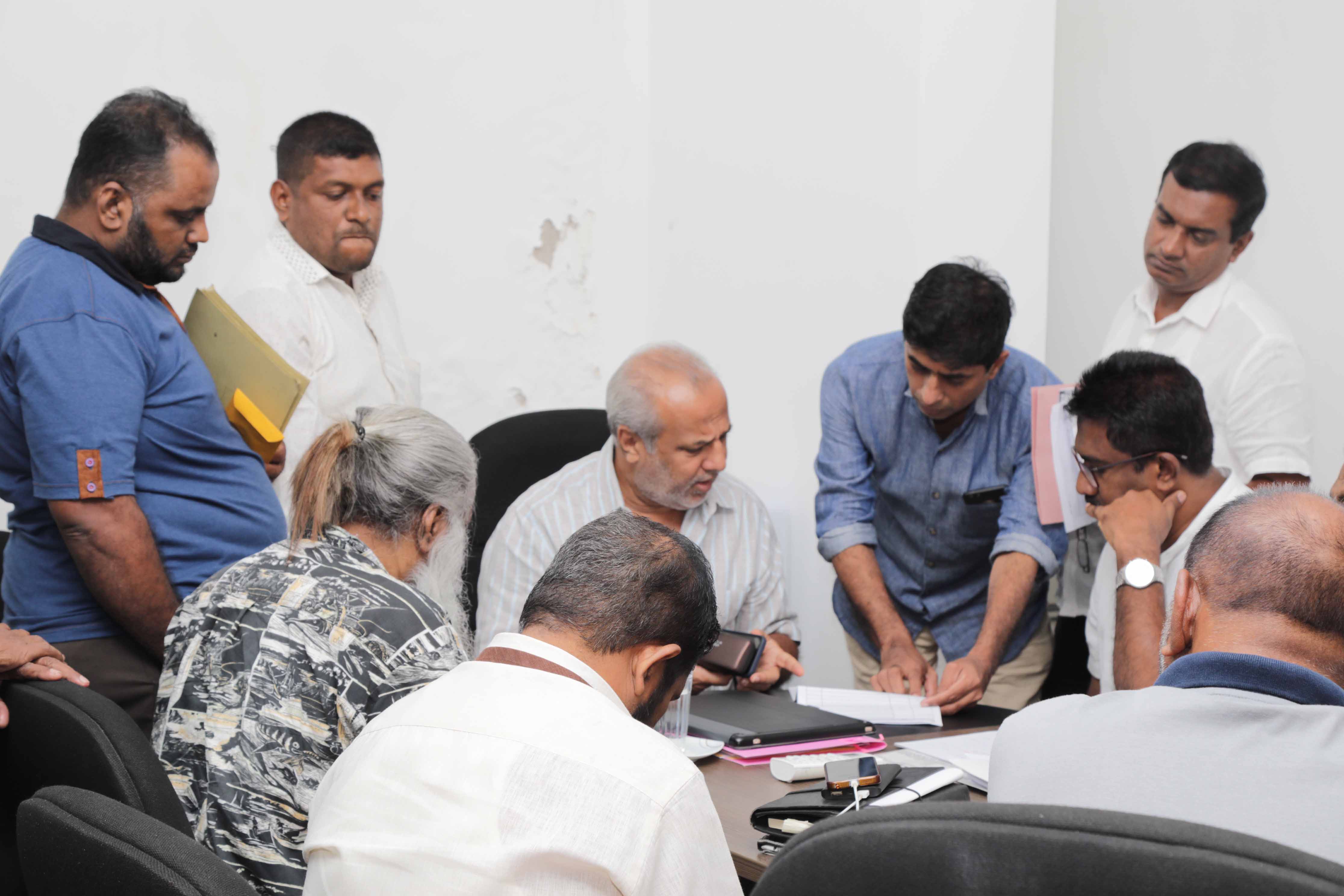 உள்ளுராட்சித் தேர்தலில் மு.கா. எப்படிப் போட்டியிடுவது: கட்சி அமைப்பாளர்களுன் ஹக்கீம் கலந்துரையாடல்