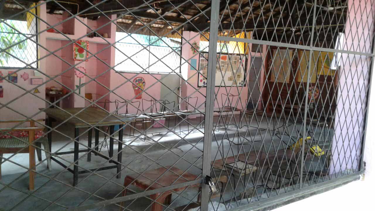 பொத்துவில் பாடசாலைகளுக்கு பூட்டு; ஆசிரியர் பற்றாக்குறையை நிவர்த்திக்குமாறு கோரி, புறக்கணிப்பு போராட்டம்