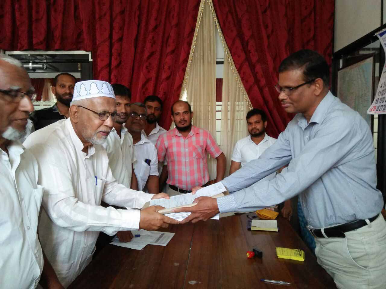 உள்ளுராட்சி தேர்தலில் சுயேட்சையாக களமிறங்க, சாய்ந்தமருது பள்ளிவாசல்கள் கட்டுப்பணம் செலுத்தின