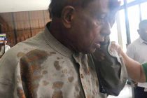 நாடாளுமன்ற உறுப்பினர் காமினி ஜயவிக்ரம பெரேரா மீது, மீளகாய் தூள் வீச்சு