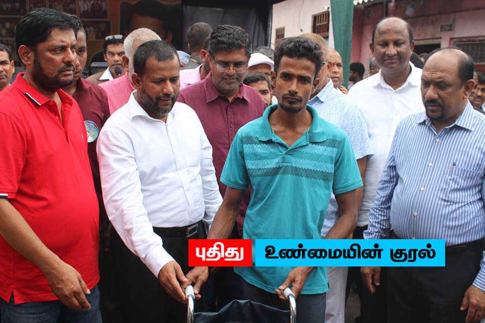 வாழ்வாதார உதவிகளை, கொழும்பில் றிசாட் வழங்கி வைத்தார்