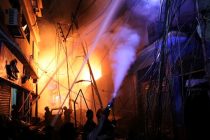 பங்களாதேஷ: நூற்றாண்டு கால பழமையான குடியிருப்பு பகுதியில் ஏற்பட்ட தீ விபத்தில் 69 பேர் பலி