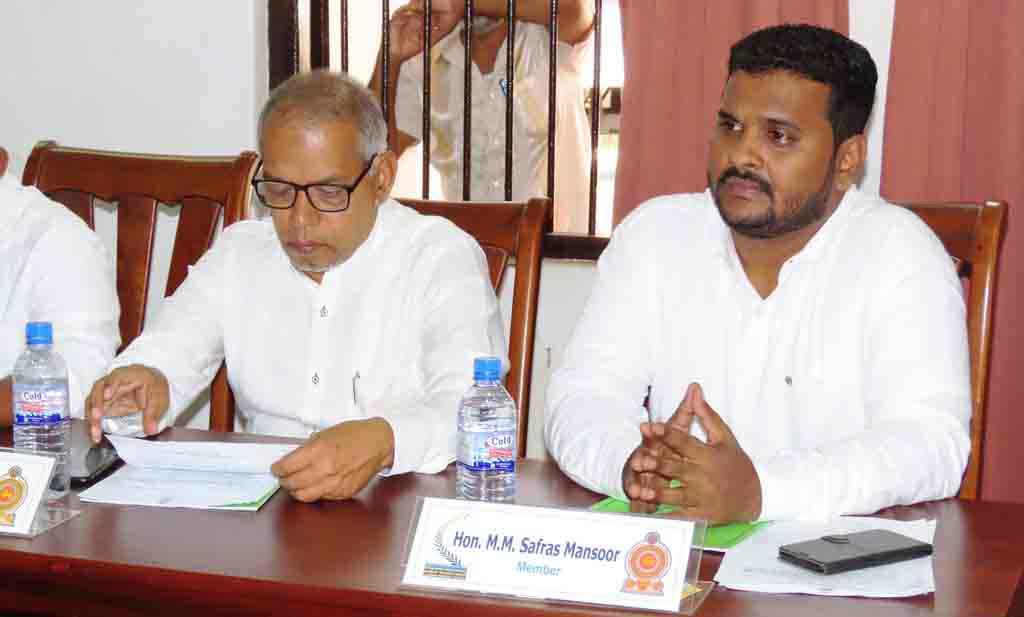 கல்முனை மாநகர சபையில் இரு புதிய உறுப்பினர்கள் பங்கேற்பு