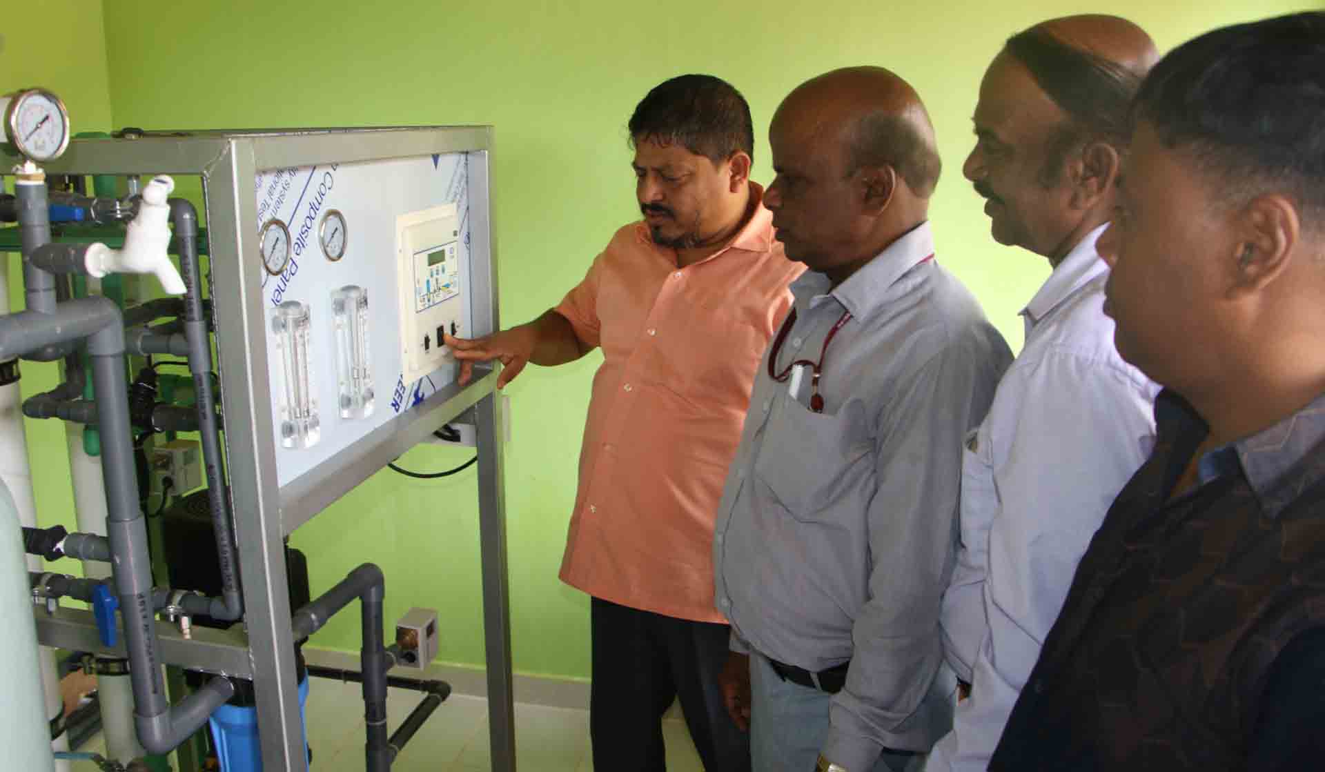 நான்கு குடிநீர் சுத்திகரிப்பு நிலையங்களை, காதர் மஸ்தான் திறந்து வைத்தார்