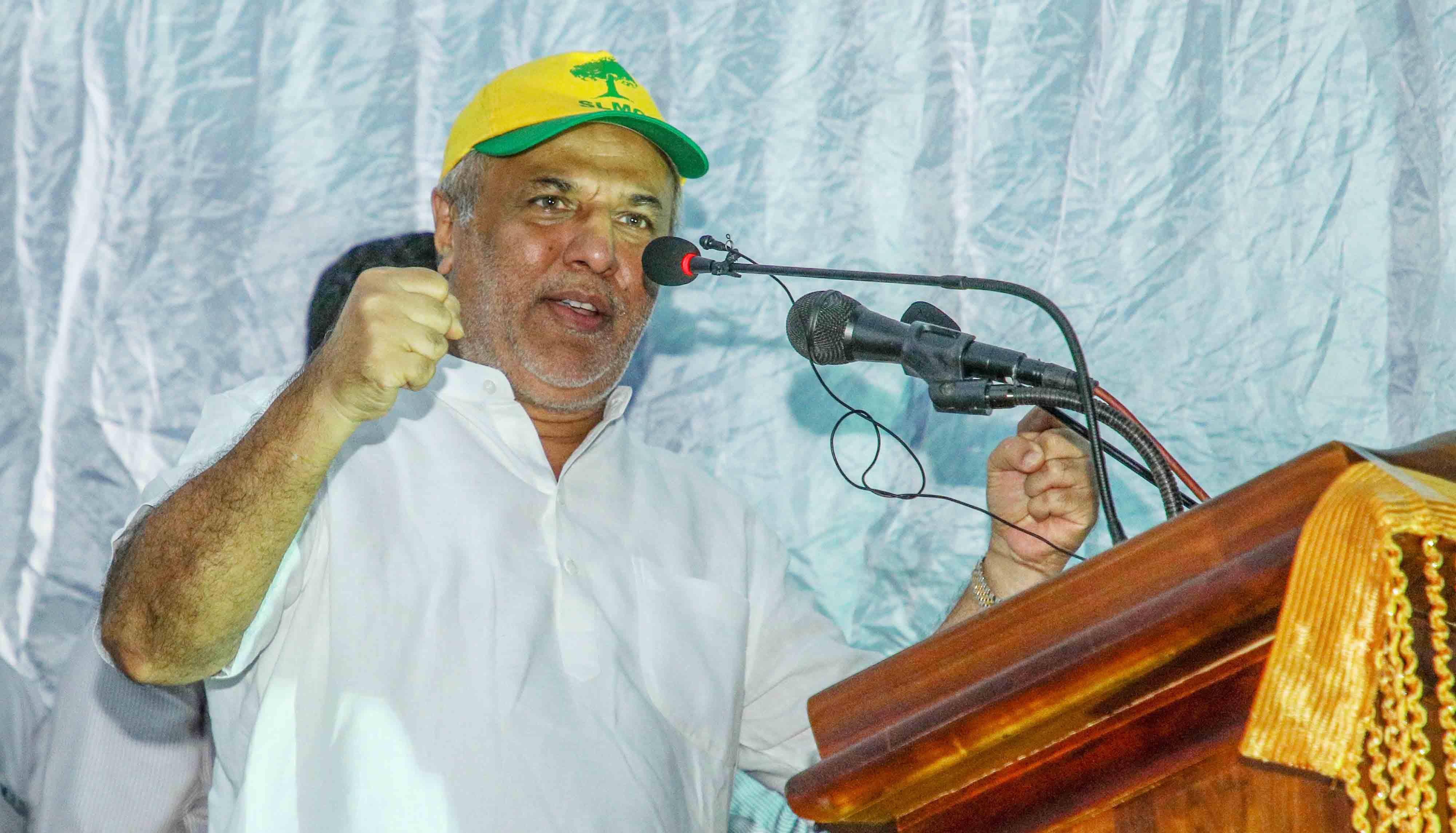 நாட்டைப் பாதுகாப்பதாக கூறிக் கொண்டு, கடந்த ஆட்சியில் ராஜபக்ஷக்கள் தமது அரசாங்கத்தையே பாதுகாத்தனர்: ஹக்கீம் குற்றச்சாட்டு