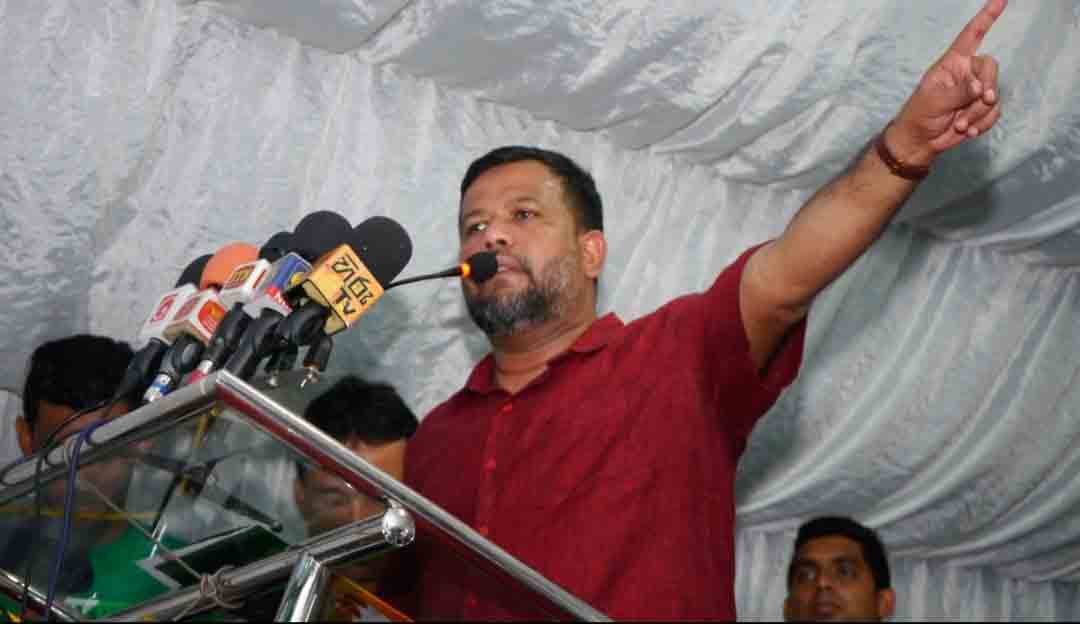ஜனநாயகத்தை குழிதோண்டிப் புதைத்தவர்கள் தொடர்பில், விழிப்புடன் இருக்க வேண்டும்: அமைச்சர் றிசாட் வேண்டுகோள்