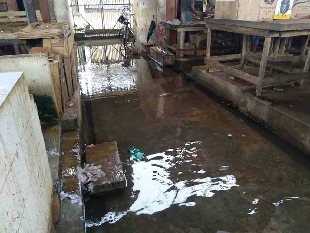 காத்தான்குடி மீரா ஜும்ஆ பள்ளிவாசல் பொதுச் சந்தைக்குச் ‘சீல்’; கால வரையறையின்றி மூடப்படுவதாக நகர சபை அறிவிப்பு