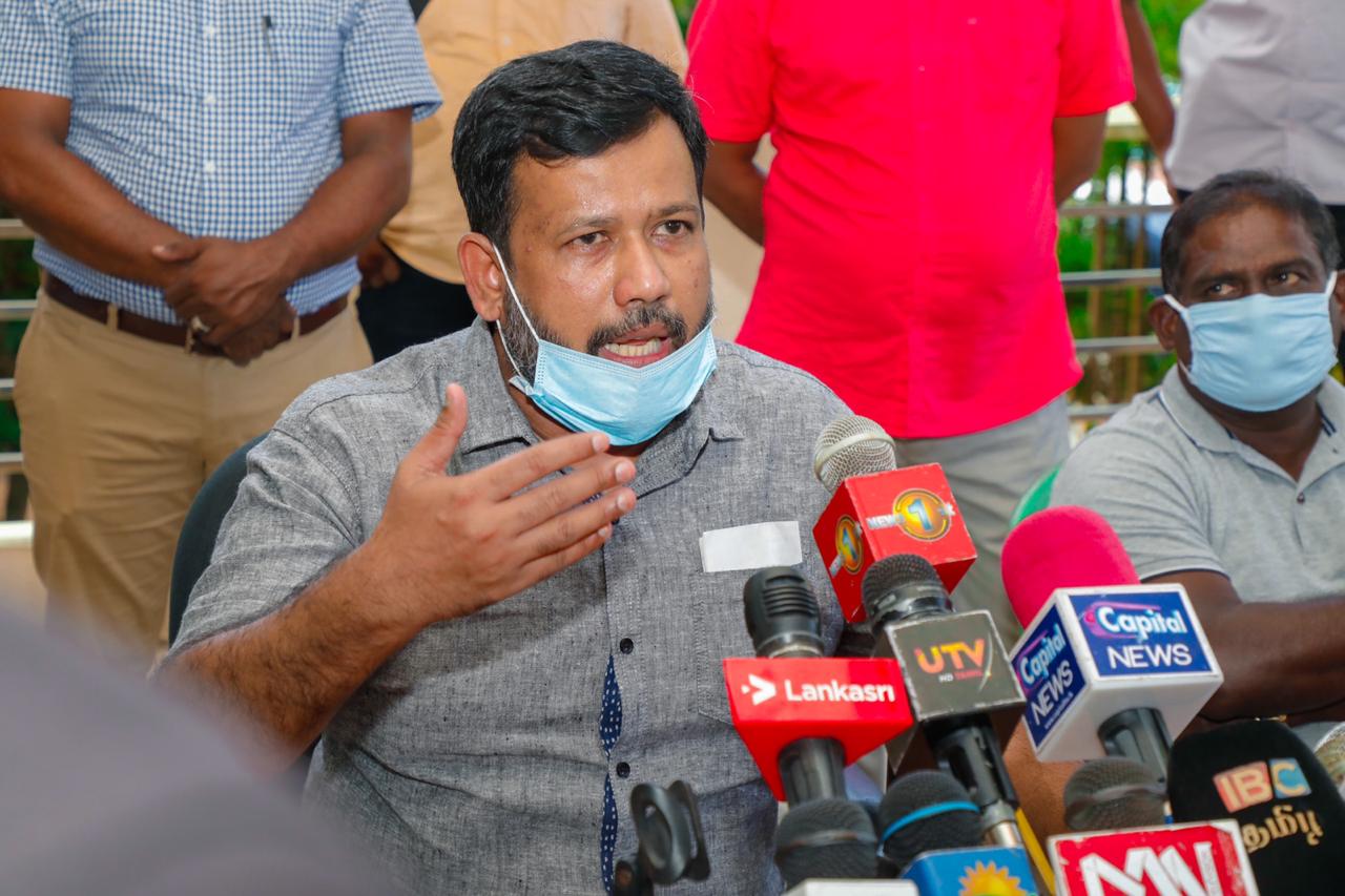 சமூக இடைவெளி, சுகாதார விதிமுறைகள் எல்லாம் எதிர்க் கட்சிகளுக்கு மாத்திரம்தான்: றிசாட் குற்றச்சாட்டு