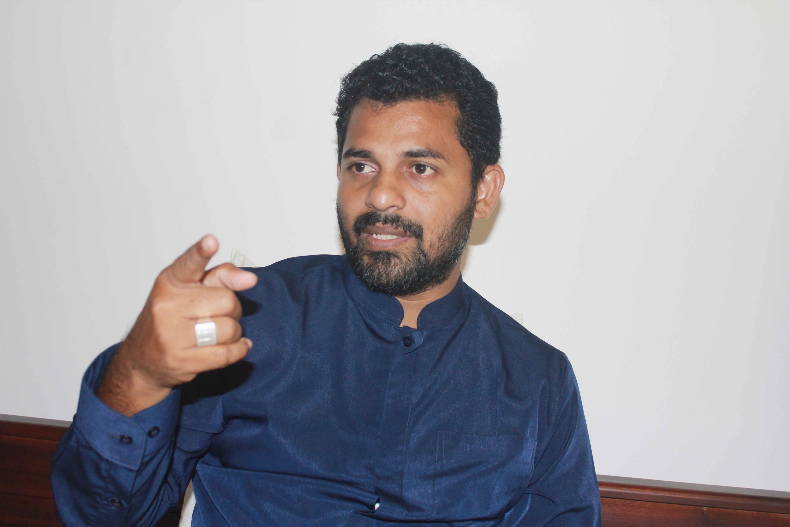 அரசாங்கத்தின் அரசியல் வறுமையை நினைத்து வெட்கப்படுகிறேன்: நாடாளுமன்ற உறுப்பினர் முஷாரப் காட்டம்