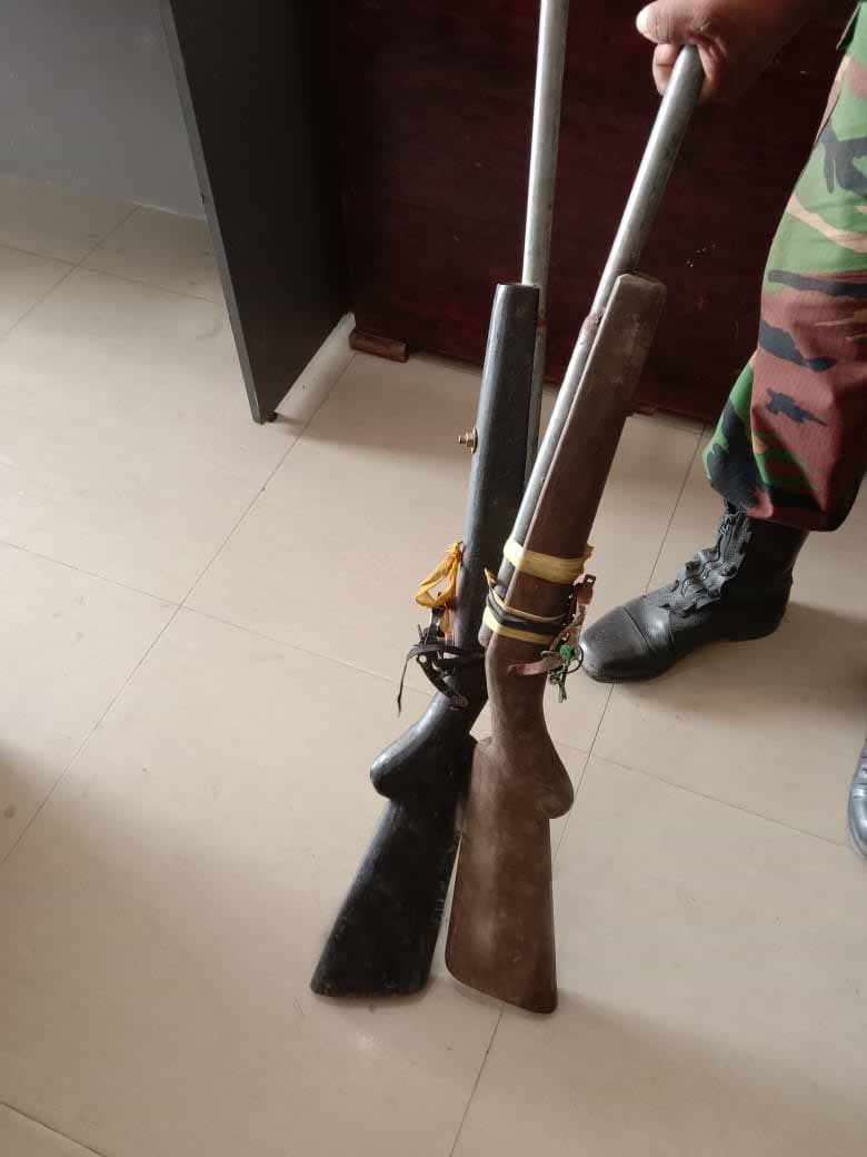 துப்பாக்கிகளுடன் அலிக்கம்பையில் கைதான முன்னாள் புலி உறுப்பினருக்கு விளக்க மறியல்