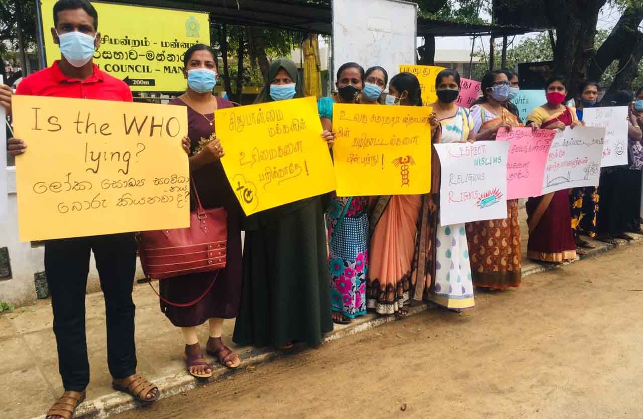 பலாத்கார தகனத்துக்கு எதிராக: மன்னாரில் கவனஈர்ப்பு போராட்டம்