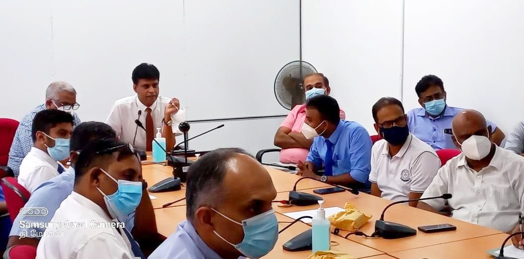 ‘ஊருக்குத்தான் உபதேசம் எனக்கில்லை’: டொக்டர் சுகுணனின் செயற்பாடு தொடர்பில் கண்டனம்