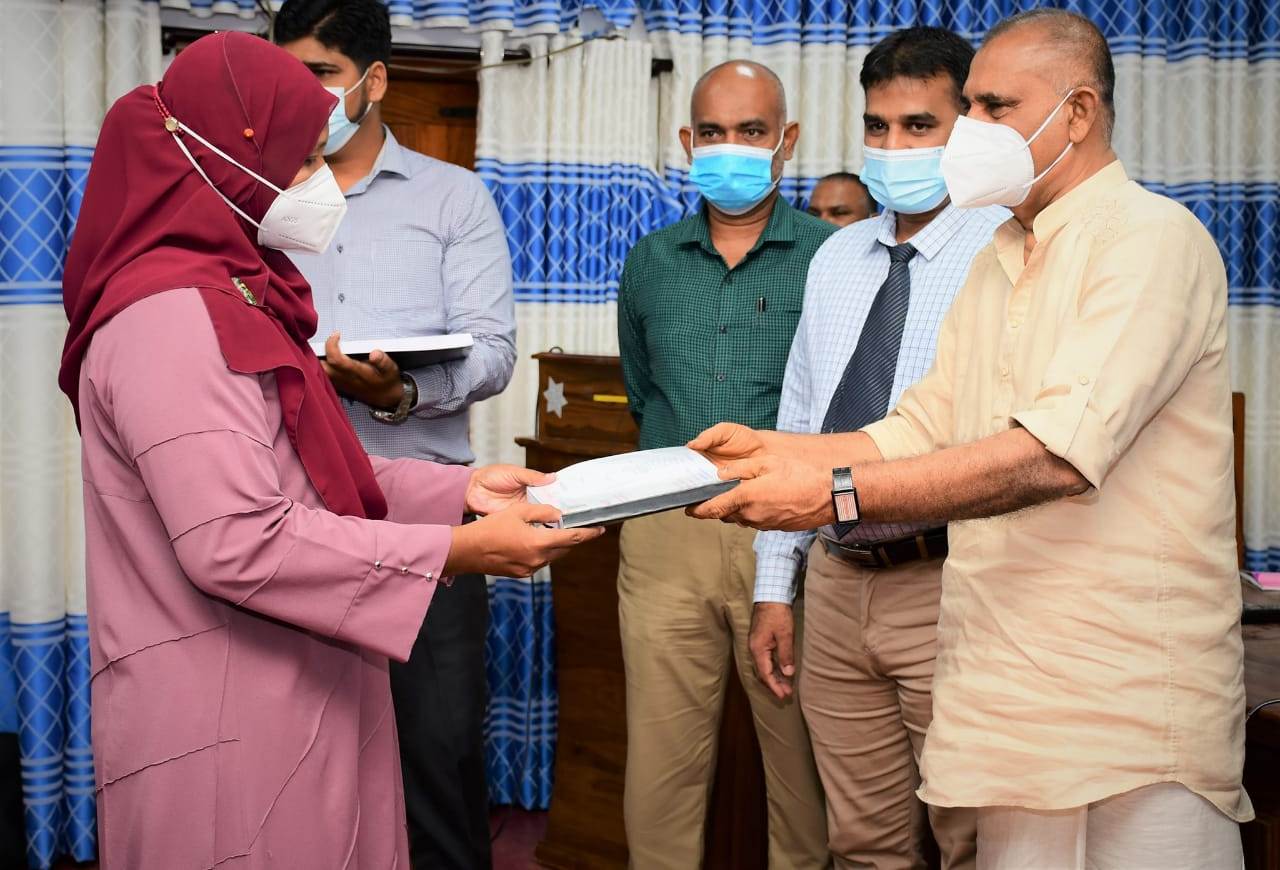அக்கரைப்பற்று பிரத்தியேக தகவல் திரட்டு செயலி மற்றும் நூல்: அறிமுகம் செய்து வைத்தார் அதாஉல்லா