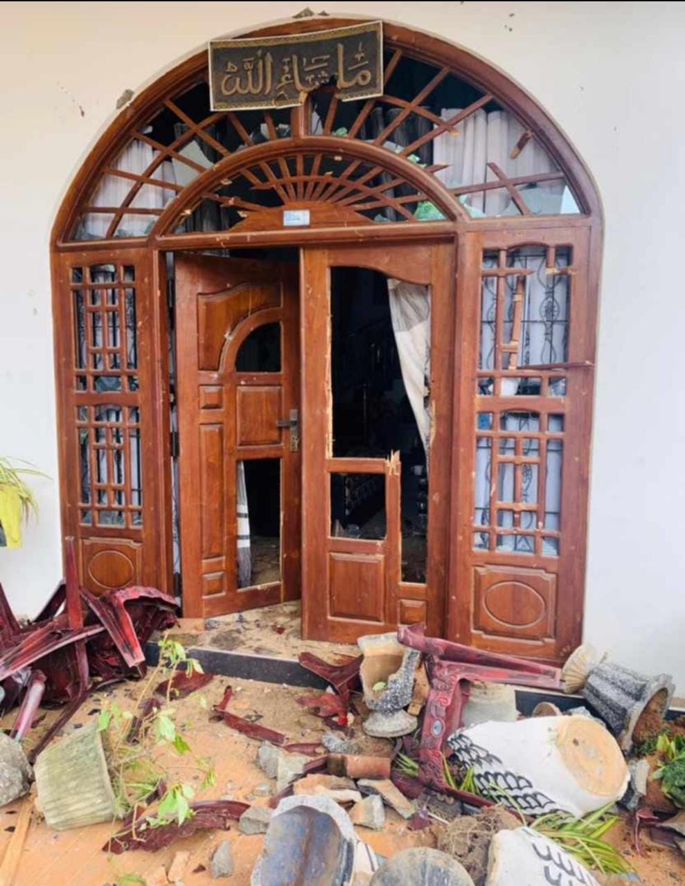 தௌபீக் எம்.பியின் வீடு மீது தாக்குதல்: கிண்ணியாவில் சம்பவம்