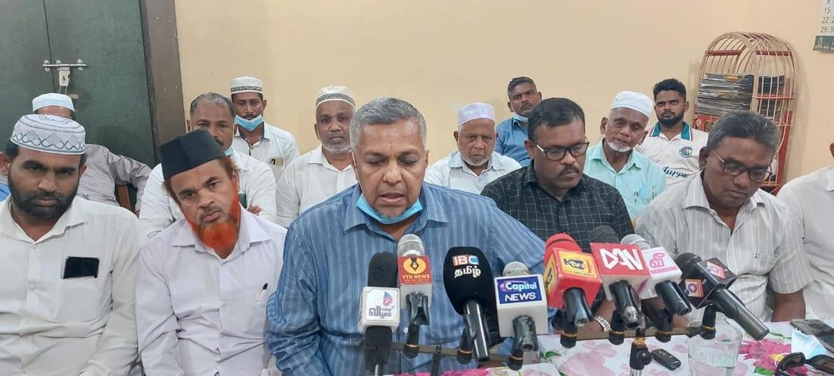 பட்ஜட்டுக்கு ஆதரவளிக்க வேண்டும் என்கிறார் அனைத்து பள்ளிவாசல்கள் சம்மேளனத் தலைவர் டொக்டர் அஸீஸ்:  கல்முனைக்கே அவமானம் அஸீஸின் அறிக்கை: ஜவாத்