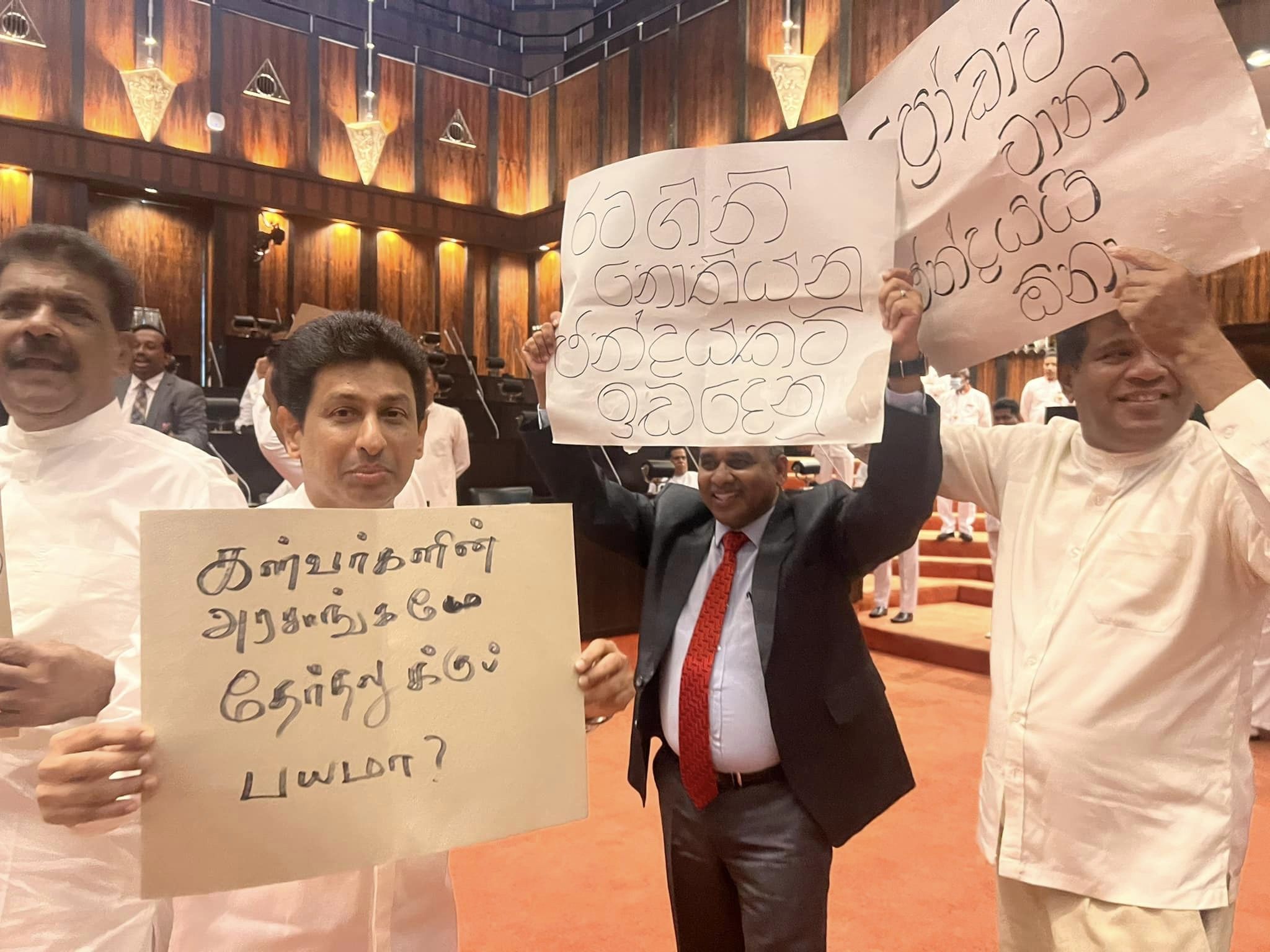 தேர்தலை நடத்துமாறு நாடாளுமன்றில் ஆர்ப்பாட்டம்: சபை நடவடிக்கை நாளை வரை ஒத்தி வைப்பு