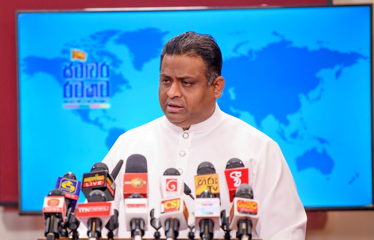 வணிக மதிப்புள்ள அரச காணிகளை முதலீட்டாளர்களுக்கு வழங்க திட்டம்