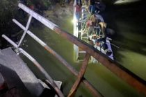 மன்னம்பிட்டி ஆற்றில் பஸ் வீழ்ந்து விபத்து: 10 பேர் பலி, 09 பேர் கவலைக்கிடம்