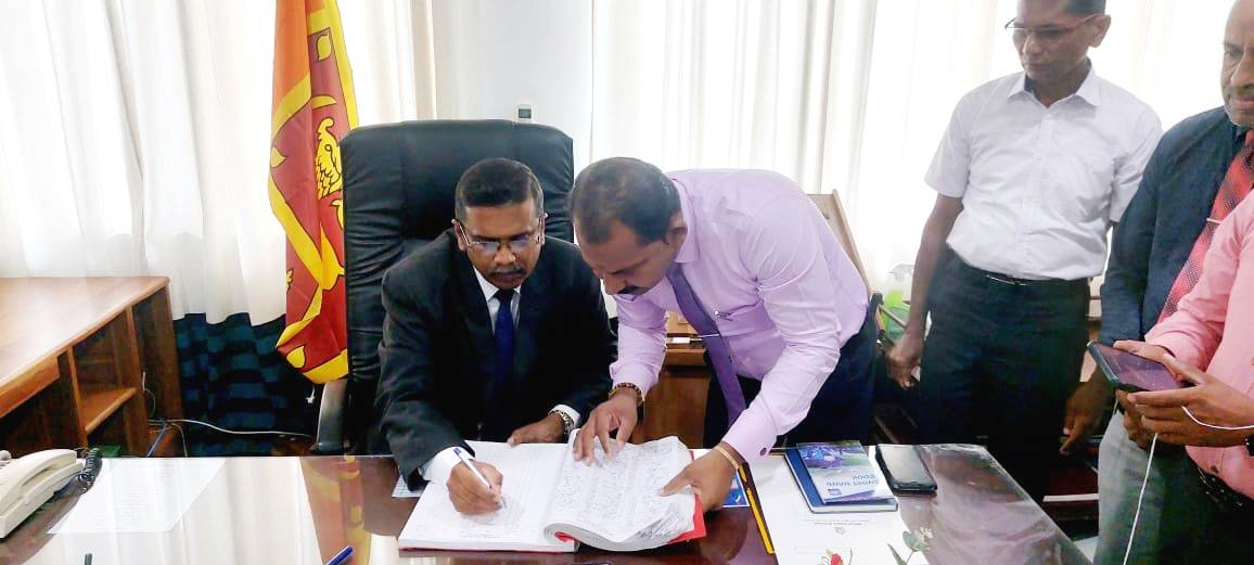 அம்பாறை மாவட்ட அரசாங்க அதிபராக சிந்தக அபேவிக்ரம கடமையேற்பு