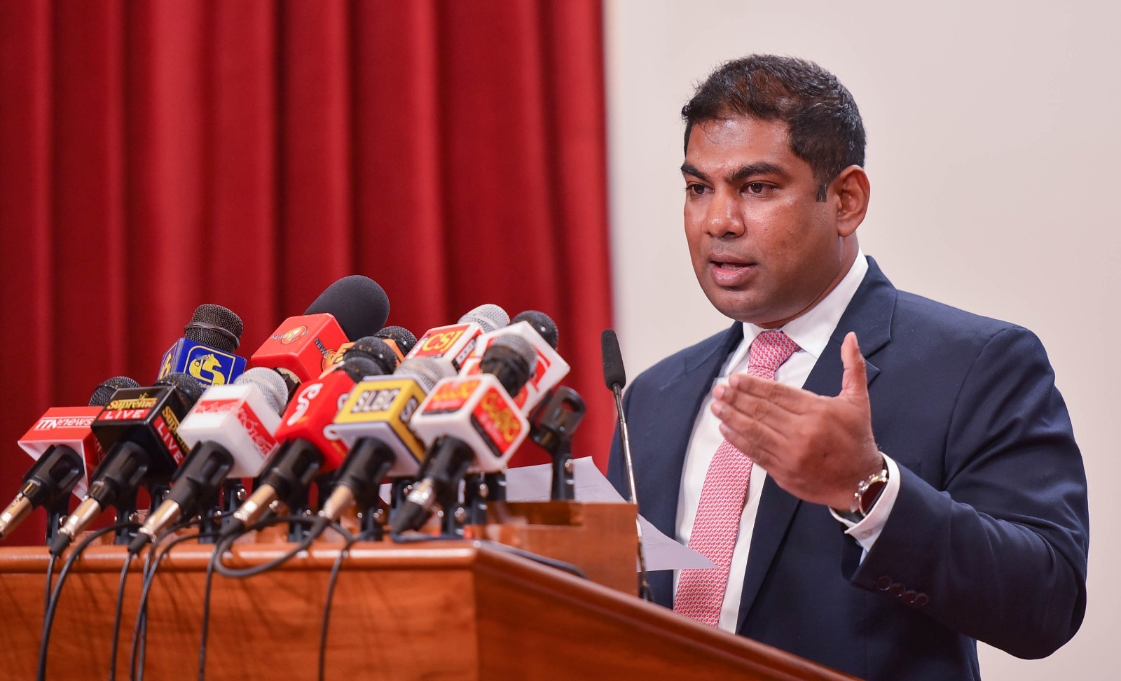 மின் கட்டணத் திருத்தம், இனி 03 மாதங்களுக்கு ஒருமுறை மேற்கொள்ளப்படும்: அமைச்சர் கஞ்சன அறிவிப்பு
