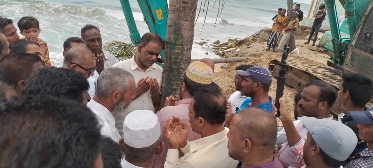 சாய்ந்தமருது கடலரிப்புத் தடுப்பு வேலைகள் ஆரம்பம்: அதாவுல்லா, ஹரீஸ் பங்கேற்பு