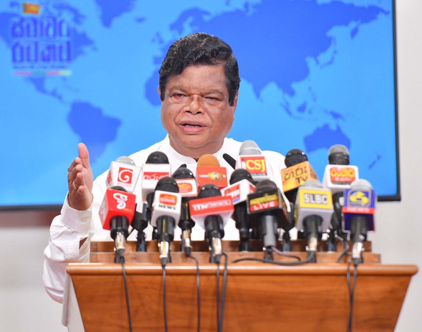 கிராமிய வீதிகள் புனரமைக்கப்படும்; 20 பில்லியன் ரூபாய் கடன் கிடைக்கிறது: அமைச்சர் பந்துல