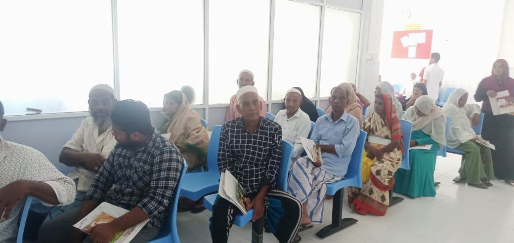 இடமாற்றம் வழங்கப்பட்டும், போக மறுக்கிறார்: கல்முனை  பிராந்திய சுகாதார சேவைகள் பணிப்பாளரை வெளியேறுமாறு வலியுறுத்தி வைத்தியசாலைகளில் பணிப்புறக்கணிப்பு
