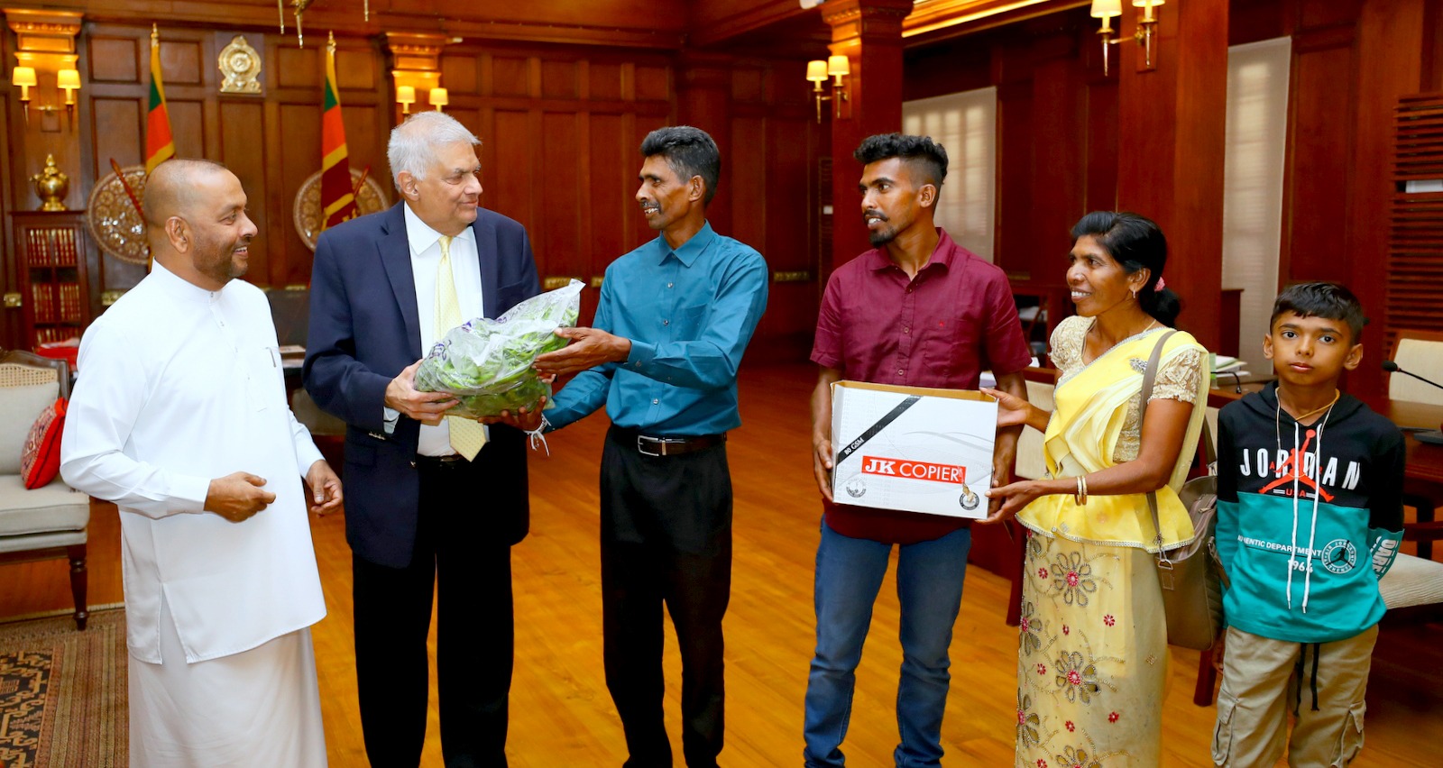 நவீன விவசாயத்தில் சாதித்த இருவர் – ஜனாதிபதி சந்திப்பு