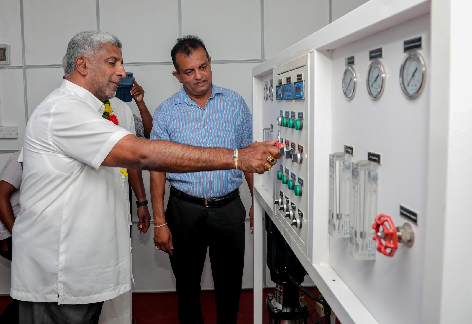 வடக்கு, கிழக்கில் இடம்பெயர்ந்த மக்கள் தங்கும் நலன்புரி நிலையங்கள் அனைத்தும் மூடப்படும்: அமைச்சர் பிரசன்ன