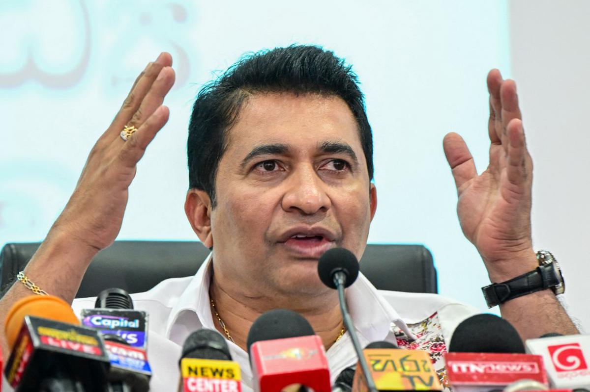 தனது உணவில் விஷம் கலக்கப்பட்டதாக முன்னாள் அமைச்சர் ரொஷான் ரணசிங்க தெரிவிப்பு; ஒரு மாதம் கடுமையாக நோயுற்றிருந்ததாகவும் தகவல்