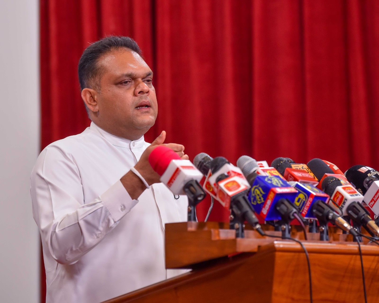 “தவறான முடிவு; மஹிந்த திருத்திக் கொள்ள வேண்டும்”