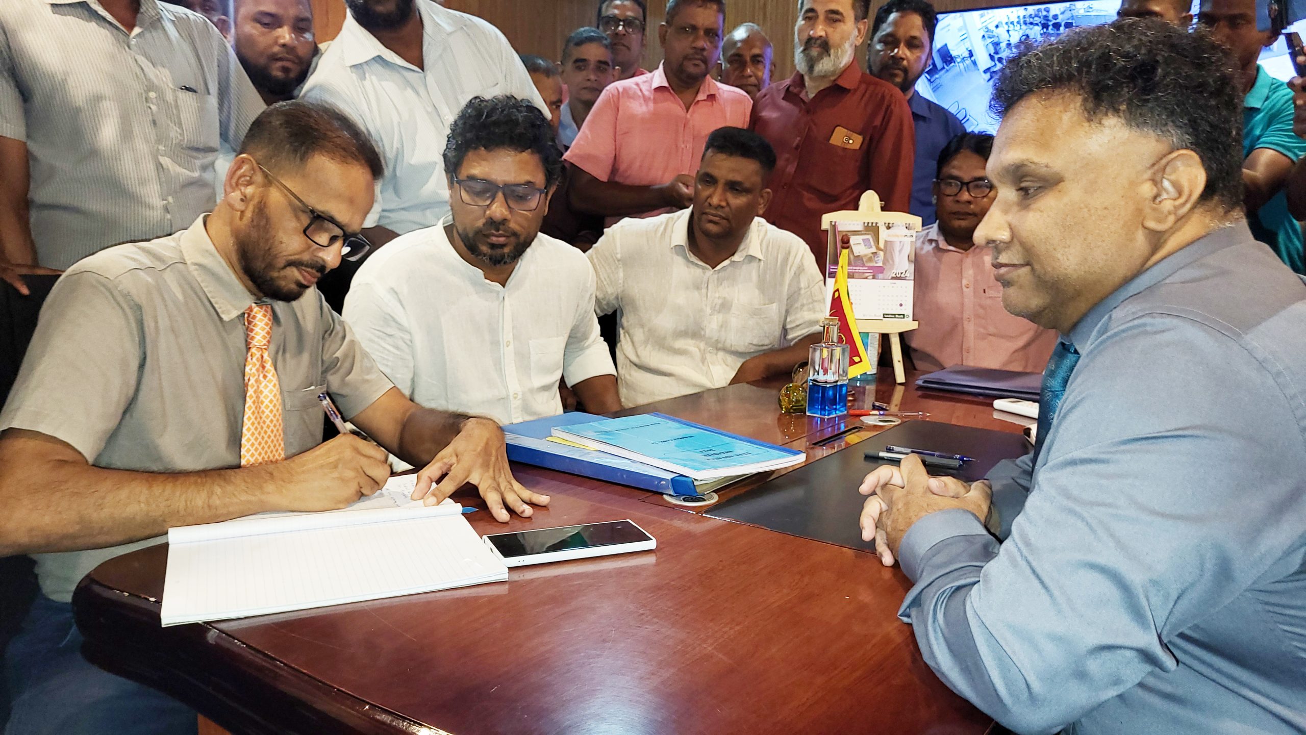 பிரதேச வாதத்துக்கு ‘மருந்து’ கட்டிய அக்கரைப்பற்று மக்கள்: குப்புற விழுந்தது அரசியல் கும்பல்