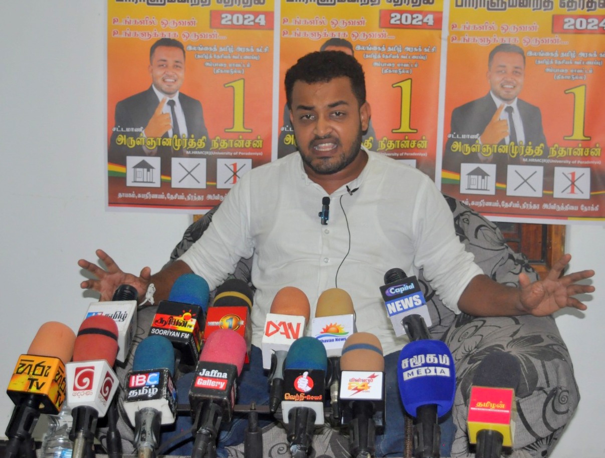 “முன்னாள் எம்.பி ஹரீஸ் நாடகமாடுகின்றார்”