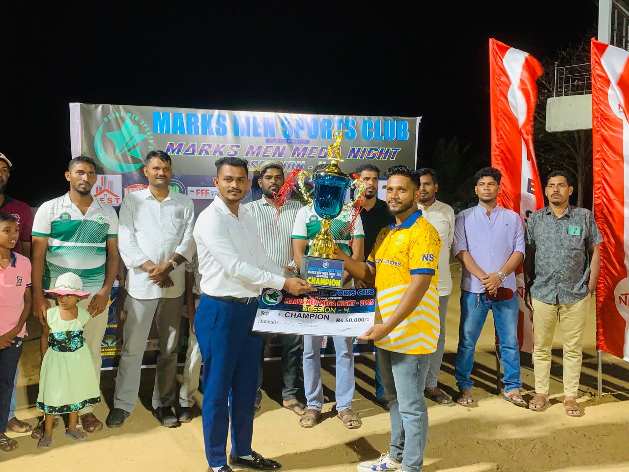 மார்க்ஸ்மேன் கழகத்தின் கிறிக்கெட் சுற்றுப் போட்டியில், ஒலுவில் ஈஸ்டர்ன் வோரியஸ் சாம்பியன் கிண்ணத்தை வென்றது